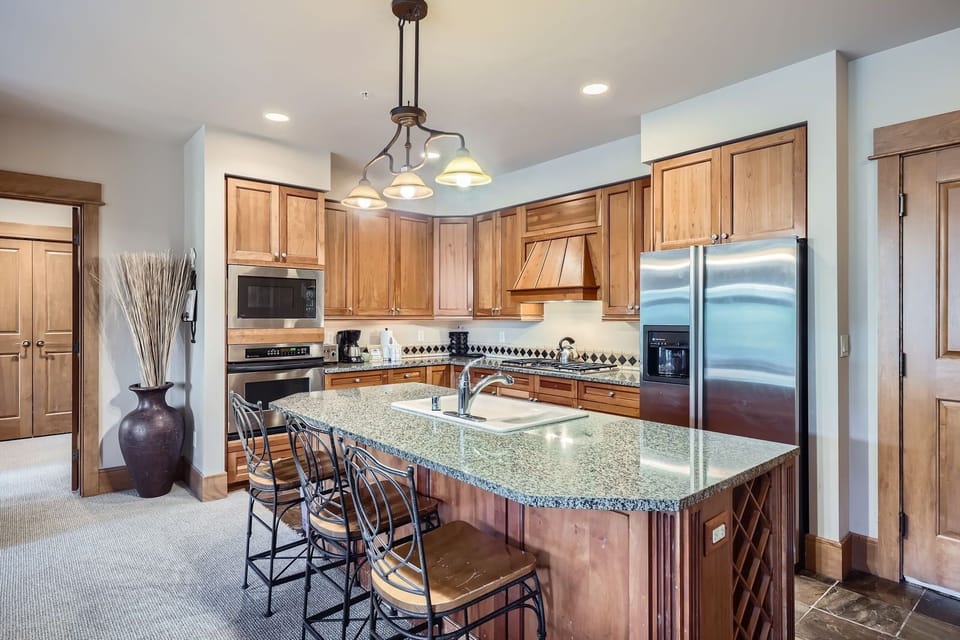Condo, 3 Bedrooms | Private kitchen | Coffee/tea maker, fridge, oven, toaster