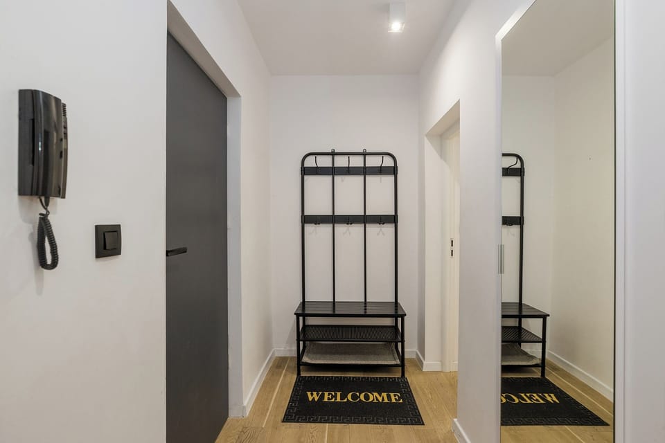 2 bedrooms, iron/ironing board, WiFi (free)