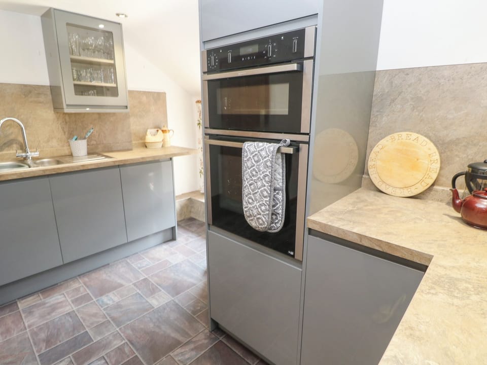 Fridge, microwave, dishwasher, cookware/dishes/utensils