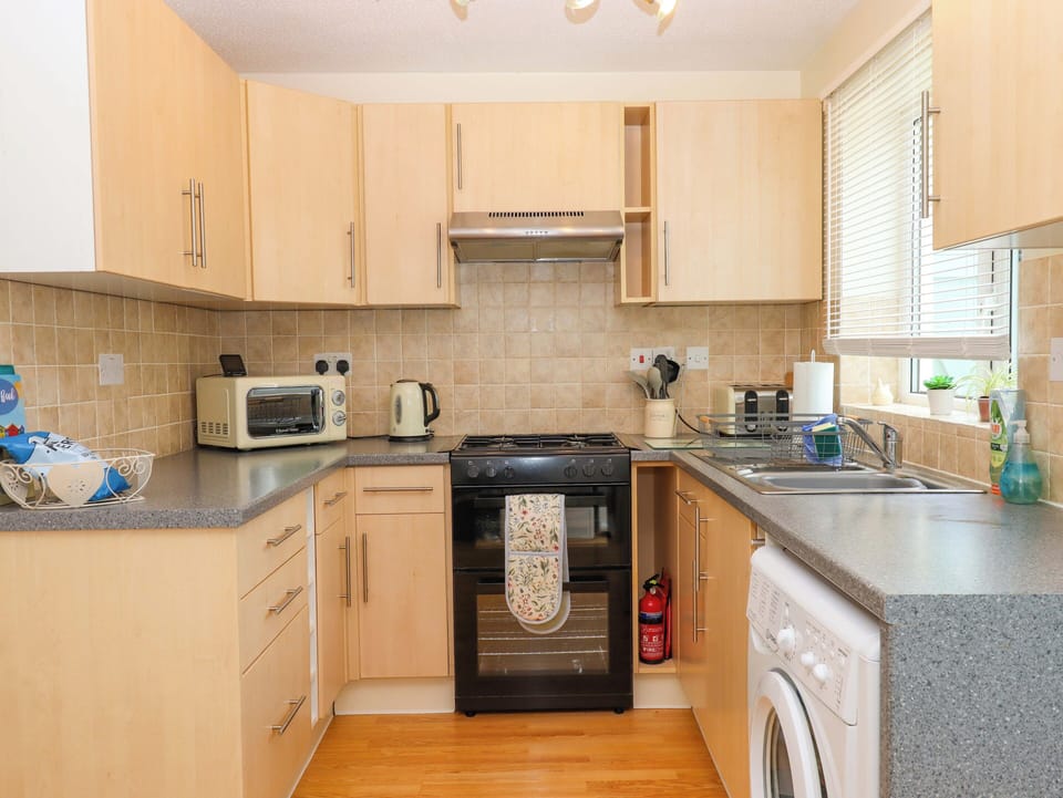 Fridge, microwave, toaster, cookware/dishes/utensils