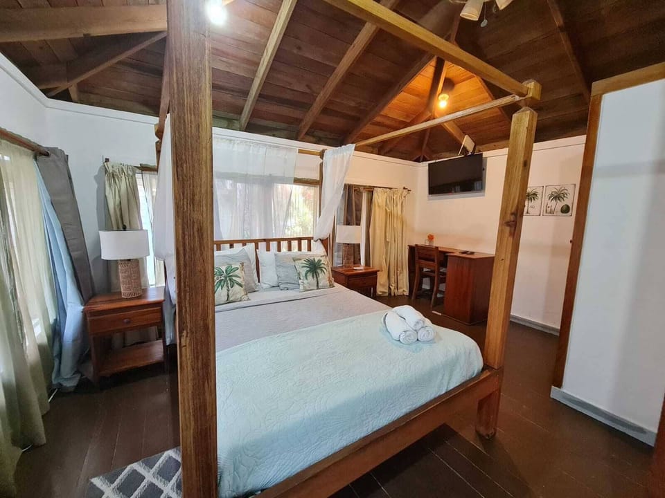 Standard Cabin, 1 Queen Bed, Air conditioning, Beachside | Free WiFi, bed sheets, wheelchair access