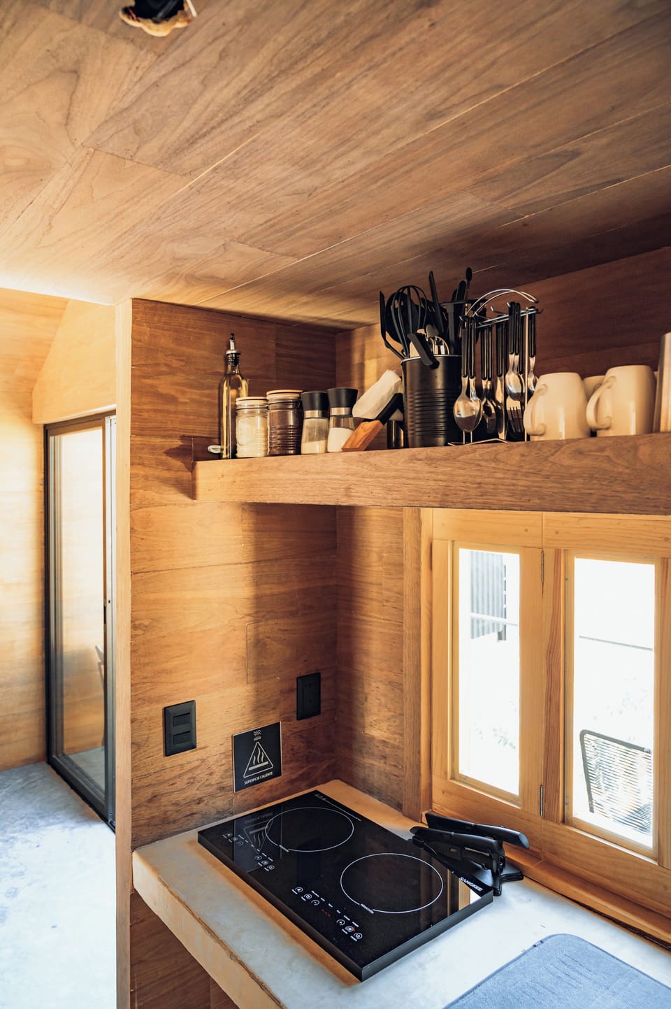 Design Cabin | Private kitchen | Mini-fridge, espresso maker, cookware/dishes/utensils