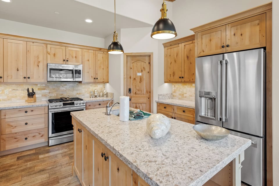 House, 3 Bedrooms, Pets Allowed, Lake View | Private kitchen | Electric kettle