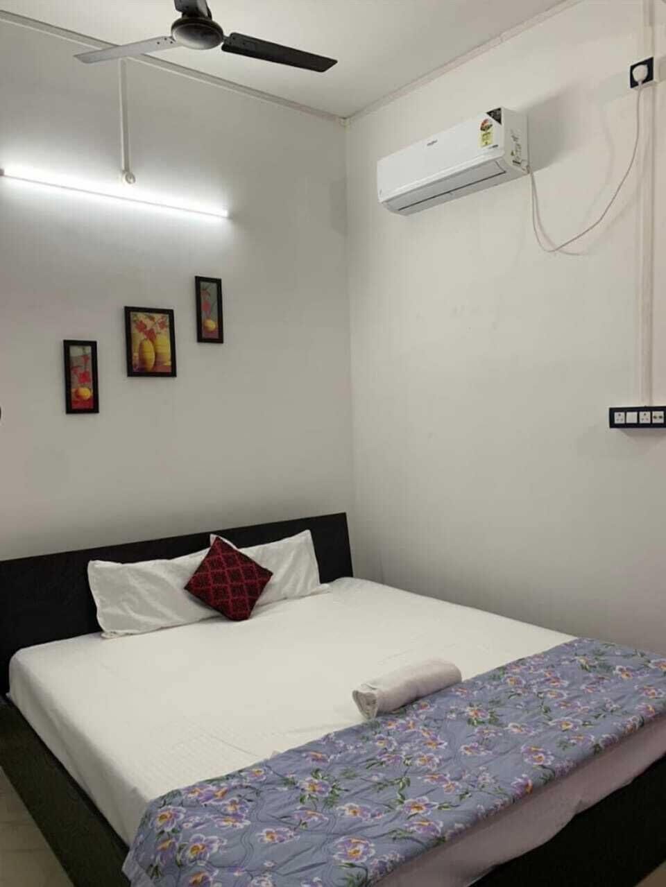 Family Single Room, Mixed Dorm | Desk, laptop workspace, WiFi (free)