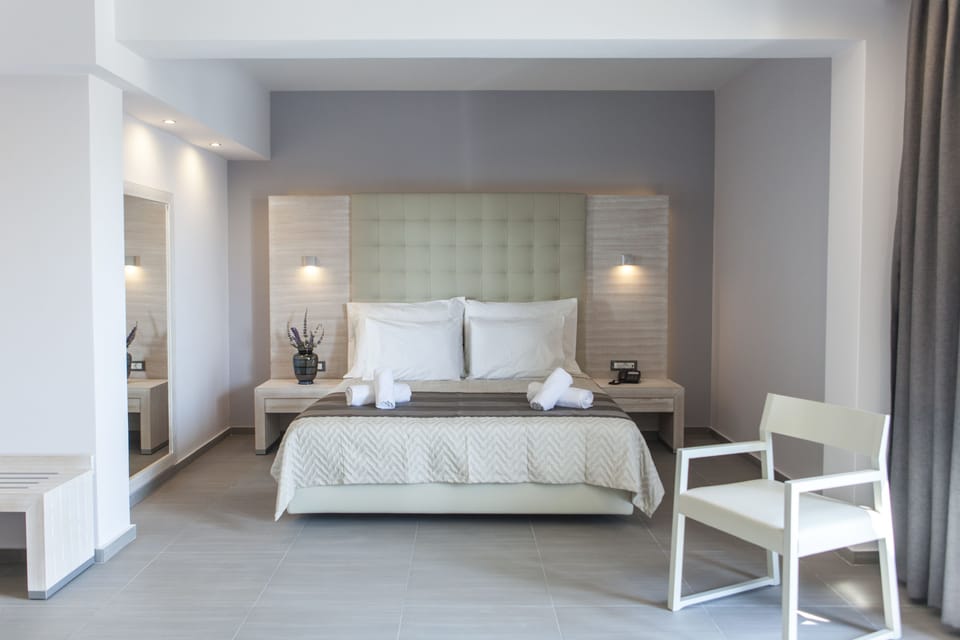 In-room safe, soundproofing, free WiFi, bed sheets