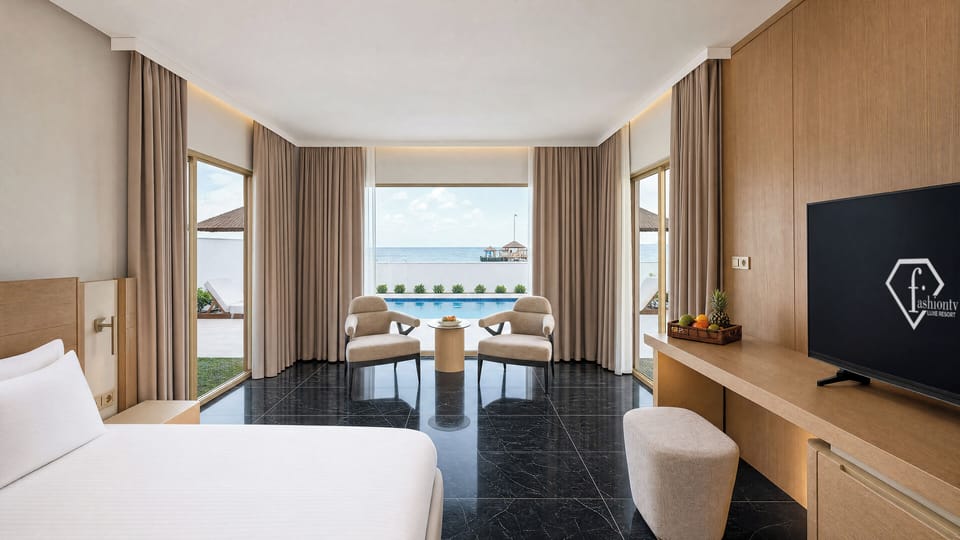 Monaco Villa | Premium bedding, minibar (some free items), in-room safe, desk