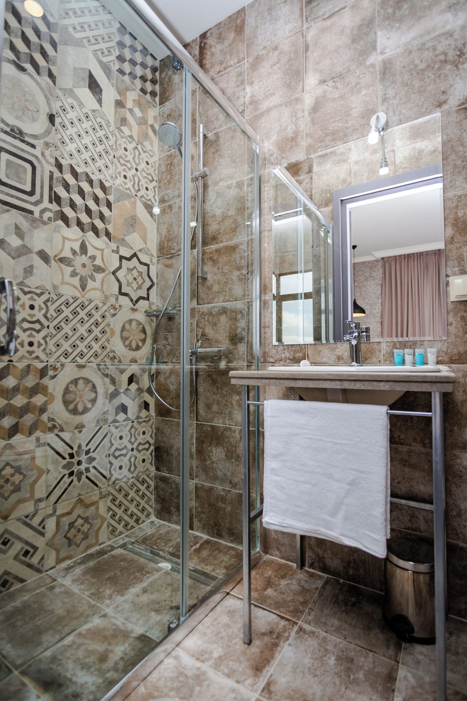 Suite with Terrace | Bathroom | Shower, free toiletries, hair dryer, bathrobes