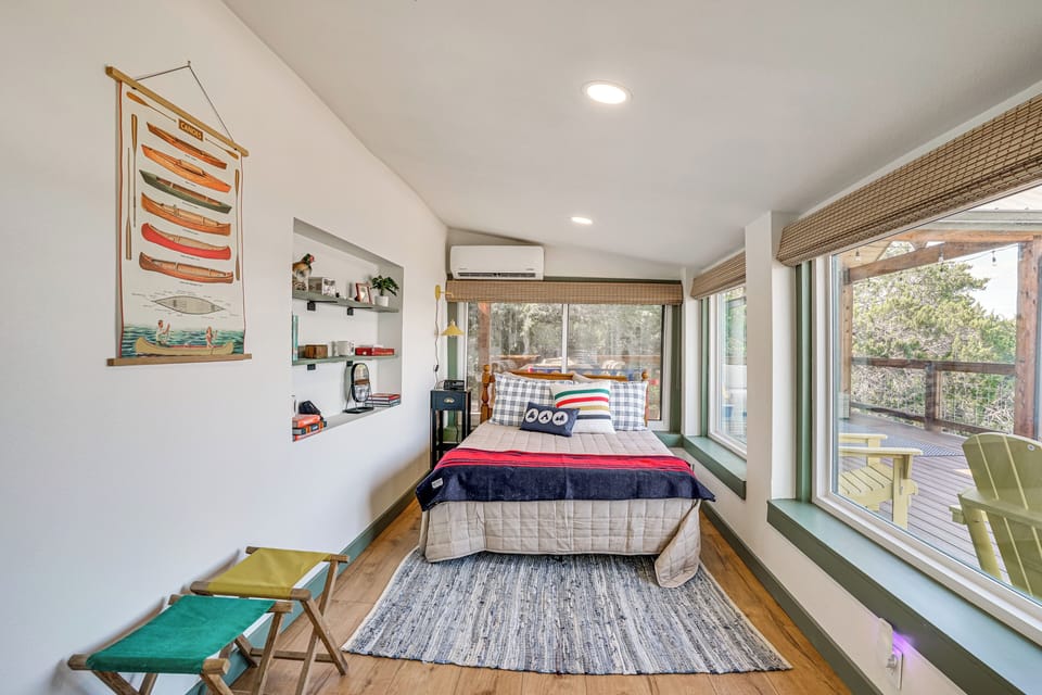Lake View + Huge Deck: Cozy Possum Kingdom Retreat Cottage in Possum Kingdom Lake