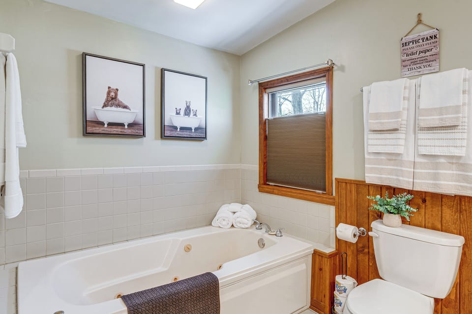 Lake Wandawega Retreat: Canoe, Fishing & Fire Pit! Cottage in Wisconsin