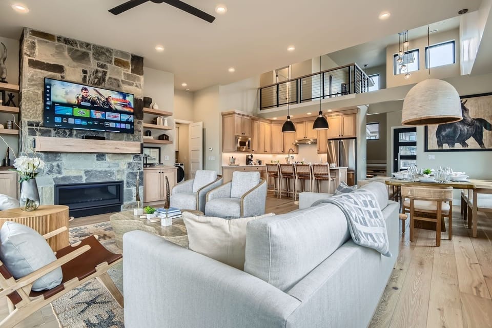 Condo, 4 Bedrooms | Living area | Smart TV