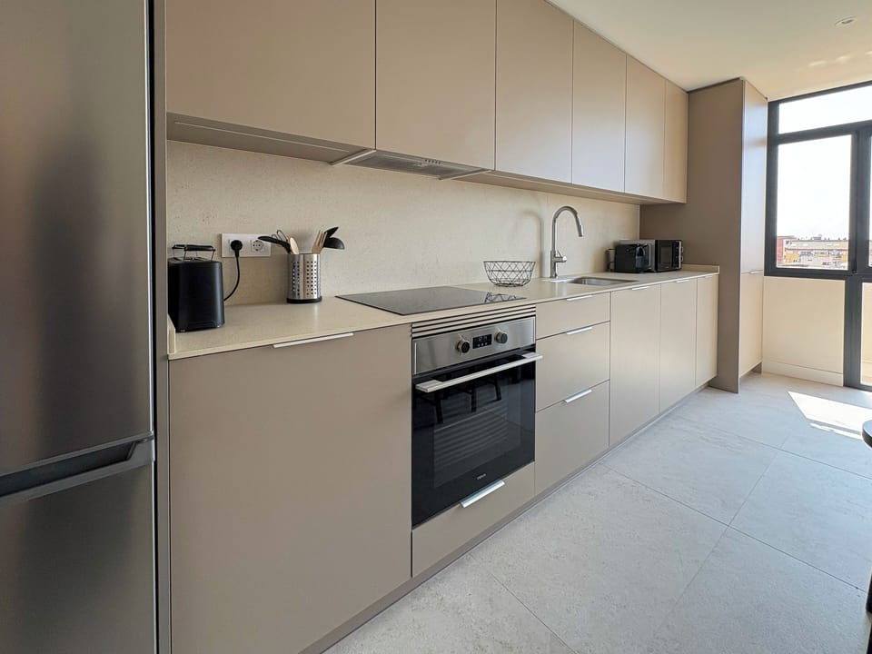 Apartment (4 Bedrooms) | Private kitchen | Coffee/tea maker, electric kettle