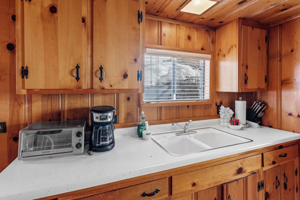 House, Lake View | Private kitchen | Electric kettle