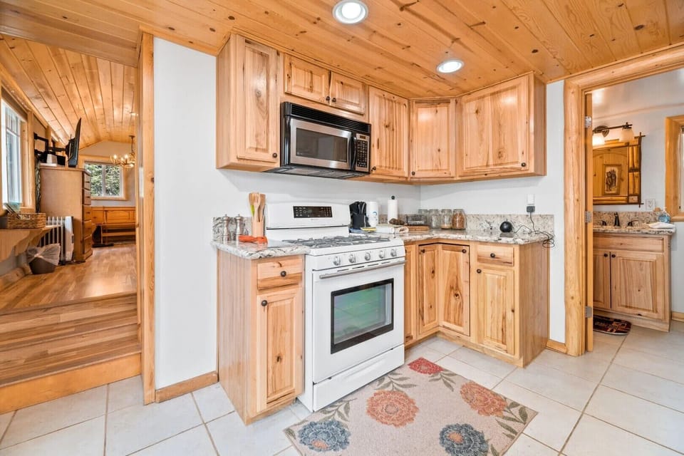 House, Lake View | Private kitchen