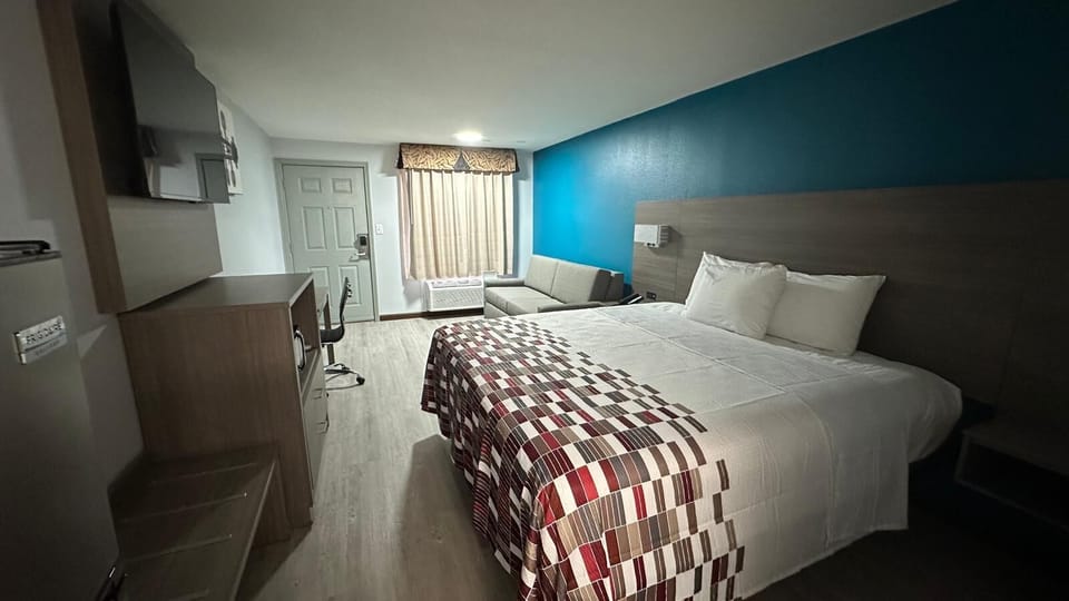 Premium bedding, desk, laptop workspace, free WiFi