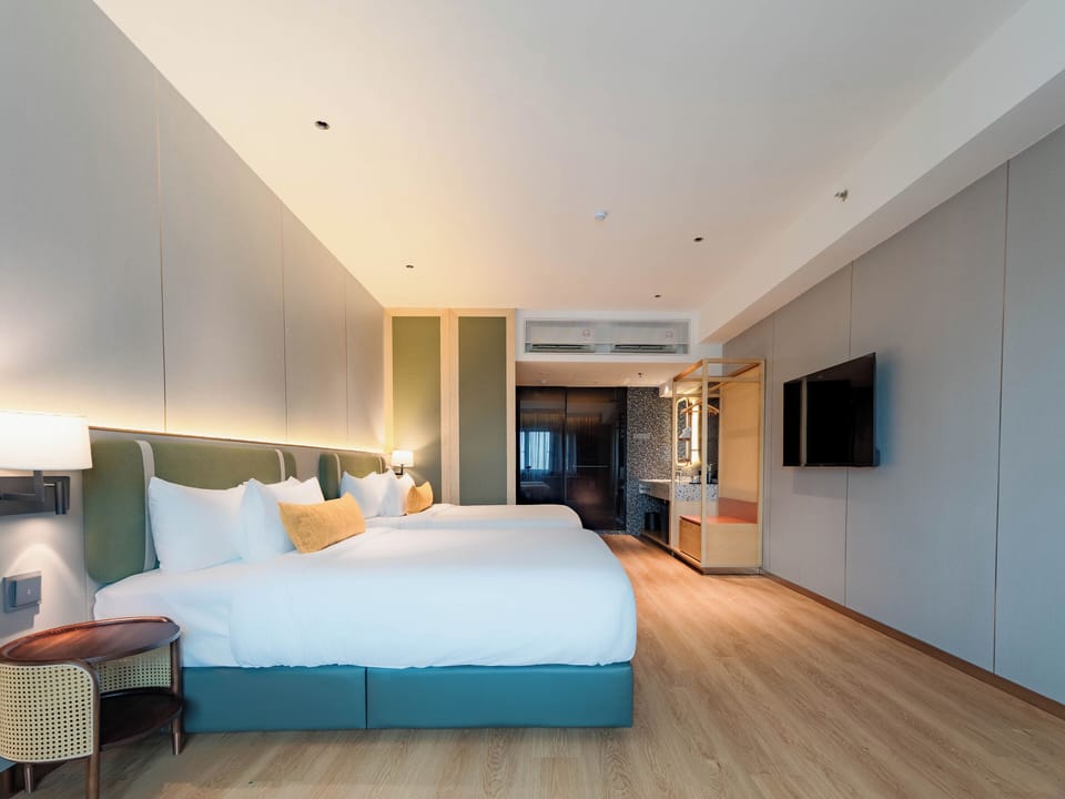 Family Room | In-room safe, soundproofing, iron/ironing board, free WiFi