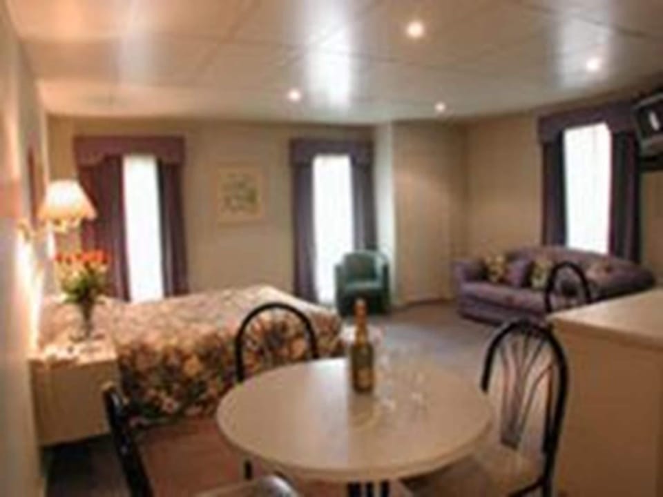 Studio Room | In-room dining