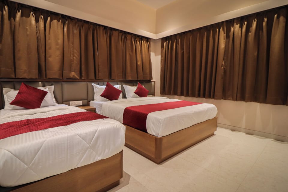 Superior Triple Room | Desk, laptop workspace, iron/ironing board, free WiFi