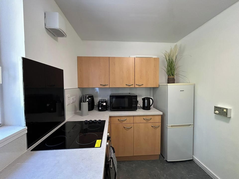 Cottage | Private kitchen | Fridge, microwave, oven, stovetop