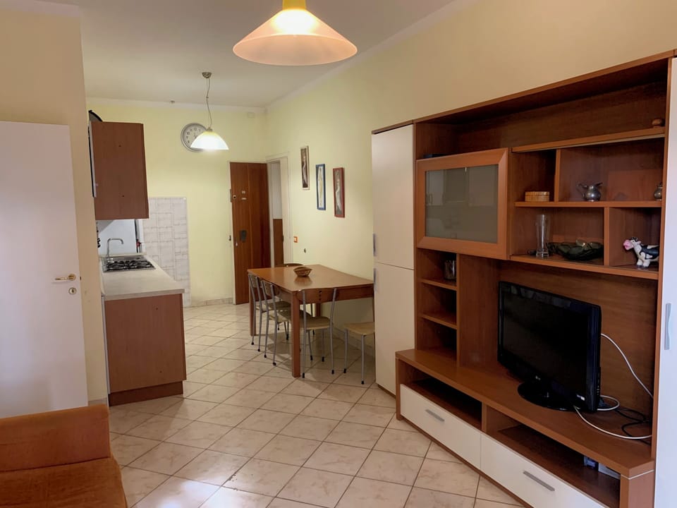 Apartment, 2 Bedrooms, Patio | Living room