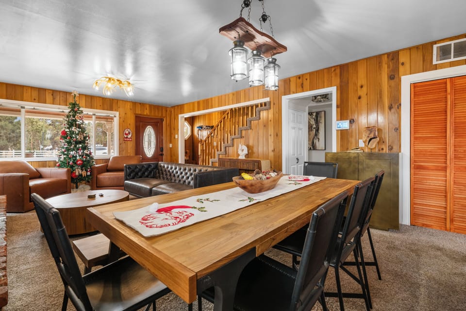 House, Patio, Mountain View | In-room dining