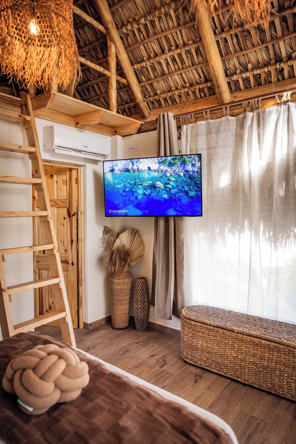Deluxe Studio Suite, Sea View, Tower | Premium bedding, pillowtop beds, minibar (free items), in-room safe