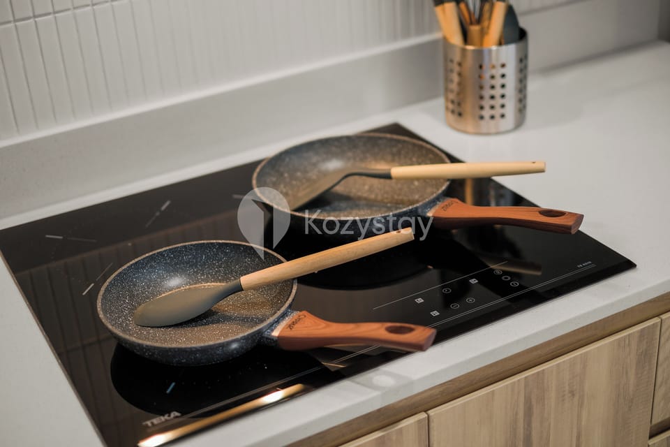 Apartment, 3 Bedrooms, City View | Private kitchen | Full-size fridge, microwave, stovetop, cookware/dishes/utensils