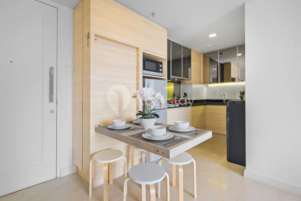 Apartment, 2 Bedrooms, City View | Living area | 43-inch Smart TV with cable channels, Netflix, streaming services