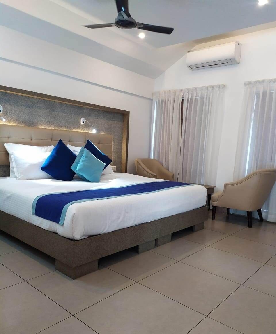 In-room safe, iron/ironing board, free WiFi