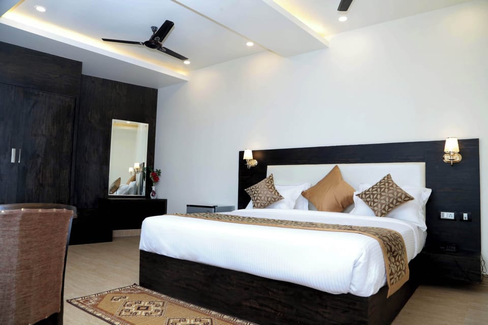 Superior Double Room | Laptop workspace, soundproofing, free WiFi, bed sheets