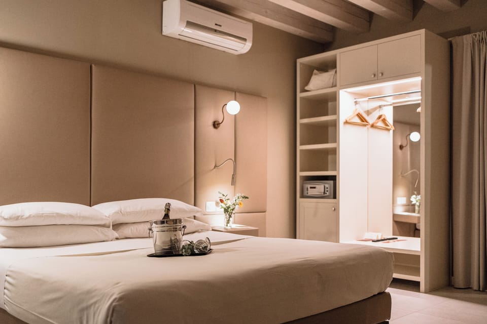 Junior Suite | In-room safe, soundproofing, iron/ironing board, free WiFi