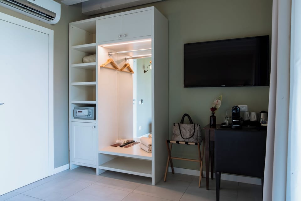 Suite | In-room safe, soundproofing, iron/ironing board (on request)