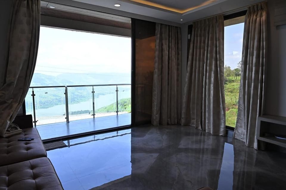 Luxury Villa, Mountain View | Living area