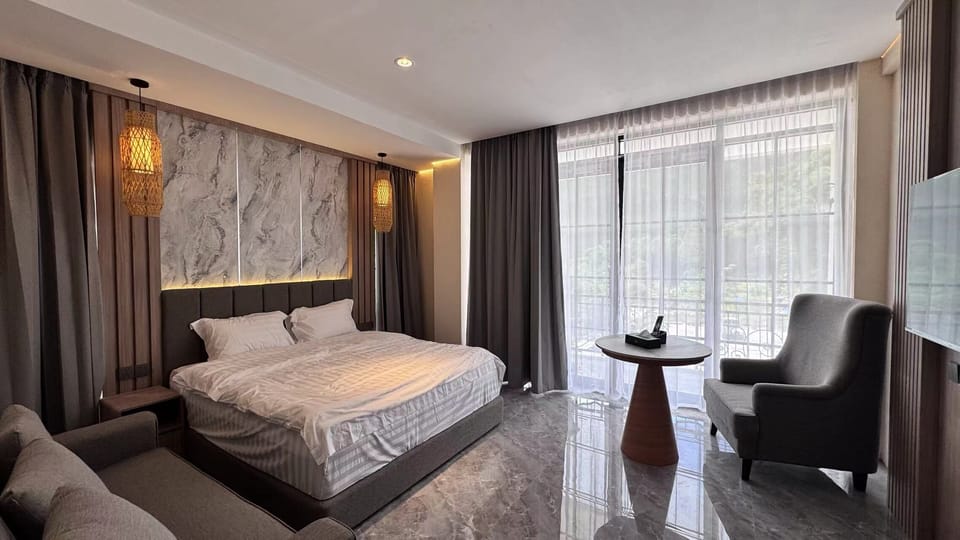 Classic Double Room, 1 King Bed, Mountain View | Free minibar items, blackout drapes, free WiFi, bed sheets