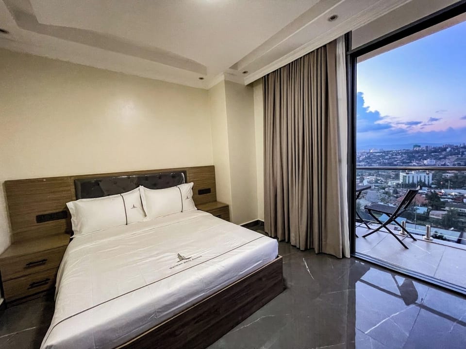 Premium bedding, soundproofing, iron/ironing board, WiFi (free)