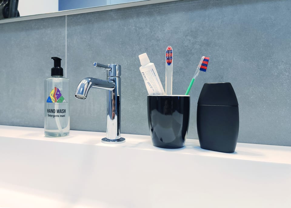 Deluxe Double Room, City View (Notte) | Bathroom sink