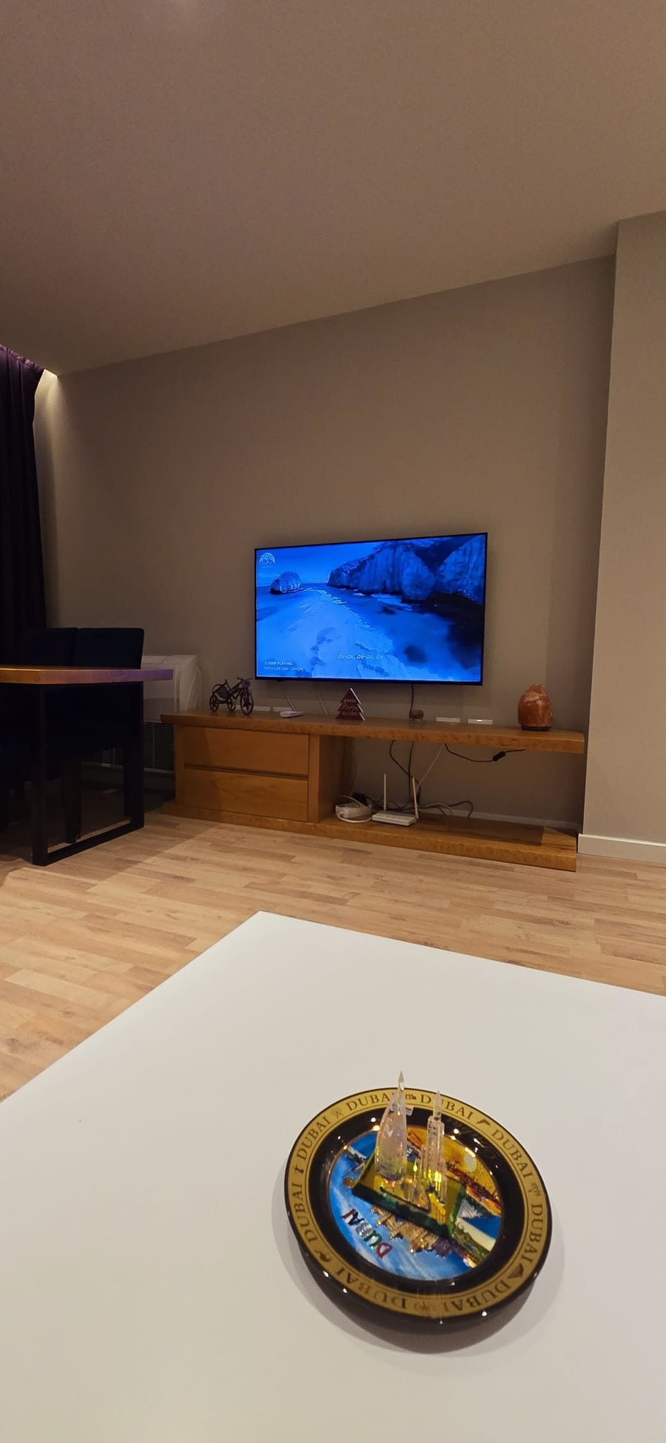 Deluxe Studio | Living area | Flat-screen TV