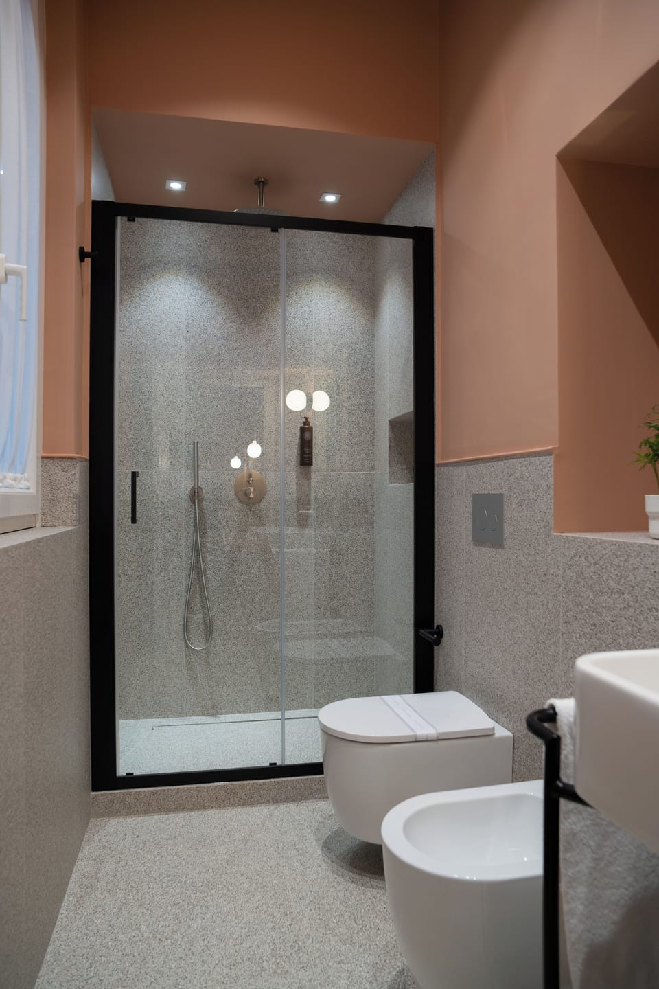 Deluxe Double Room, Balcony | Bathroom | Shower, free toiletries, hair dryer, bidet