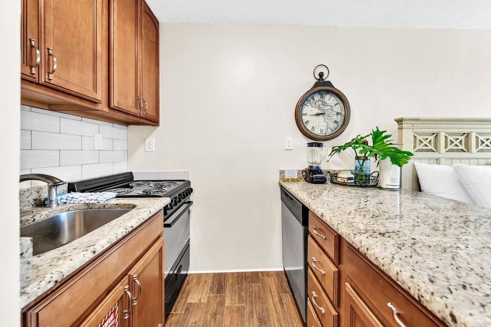 Studio, 2 Queen Beds (Top of the Gulf 110) | Private kitchen | Oven, toaster