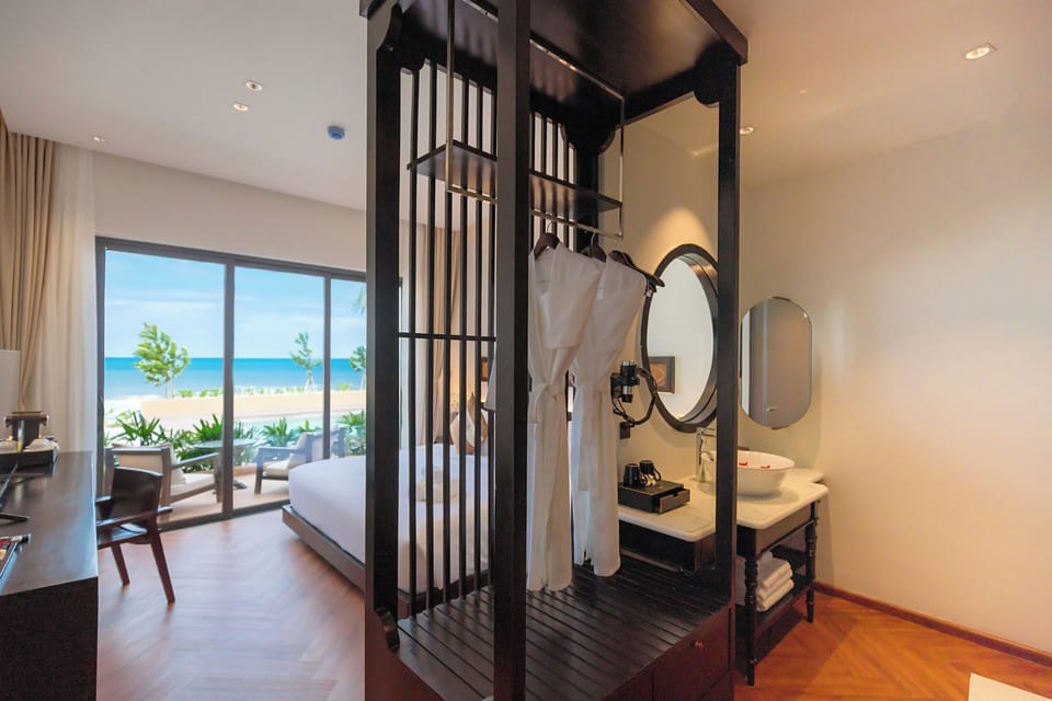 Premier Double Room, Oceanfront | Minibar, in-room safe, soundproofing, WiFi (free)