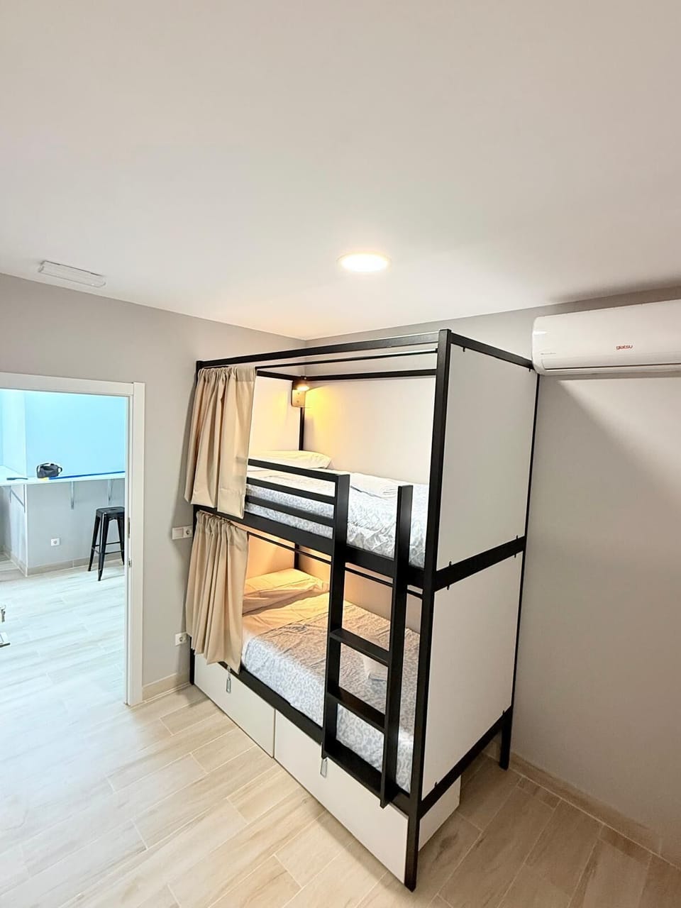 Triple Room | Free WiFi, bed sheets