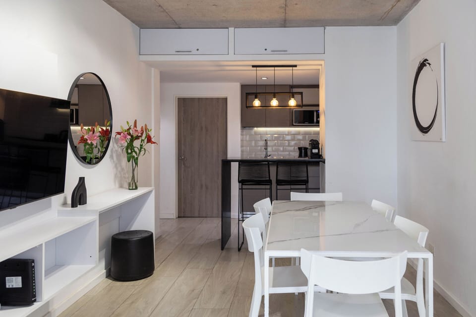 Apartment, 1 Bedroom, Balcony, City View | Dining room