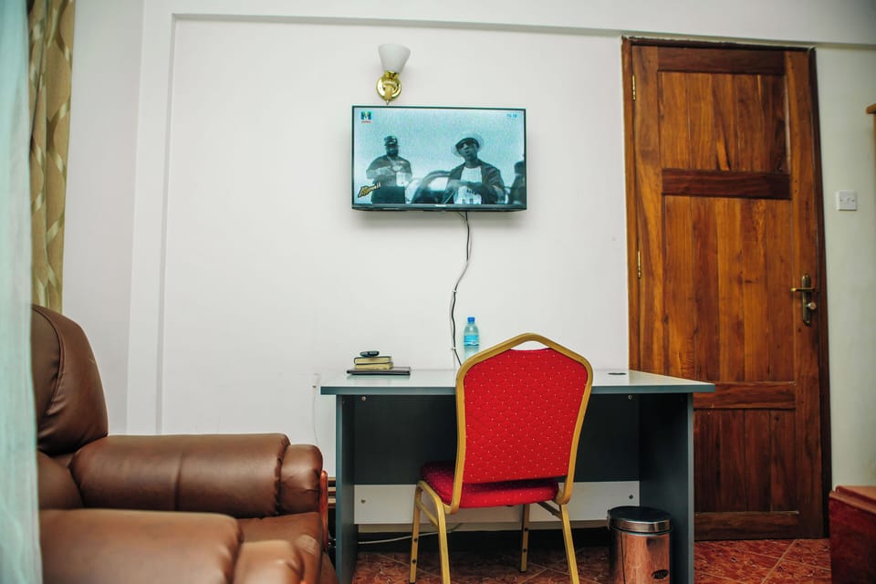 Desk, laptop workspace, WiFi (free)