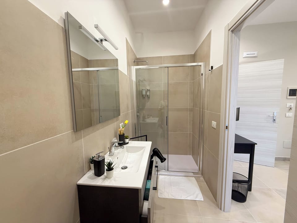 Classic Double Room | Bathroom | Shower, rainfall showerhead, hair dryer, slippers