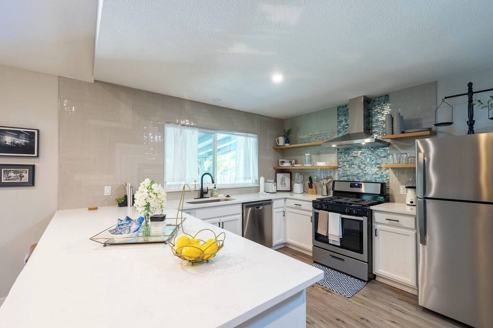 House, 4 Bedrooms | Private kitchen