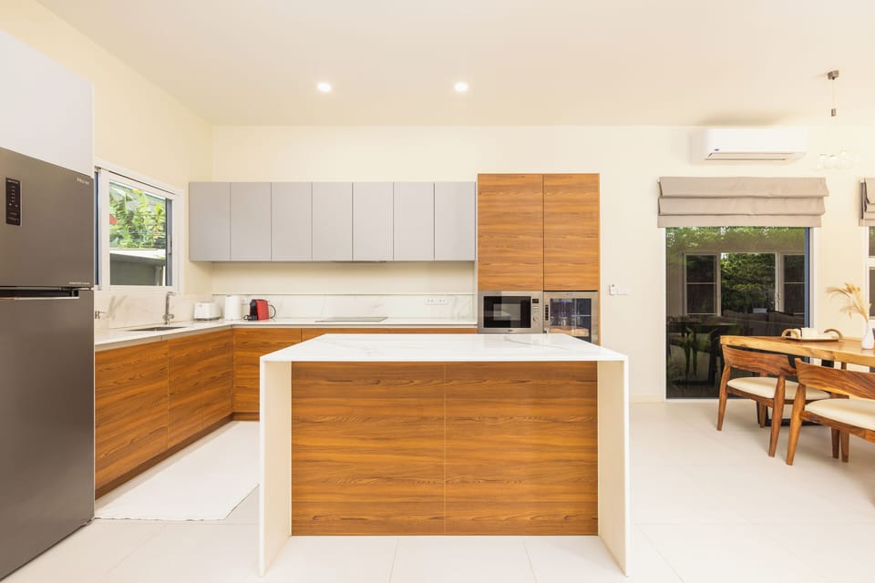 Design Villa | Private kitchen | Fridge, microwave, stovetop, coffee/tea maker