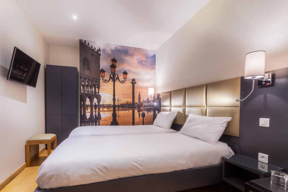 Twin Room | Minibar, in-room safe, desk, soundproofing