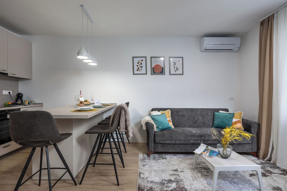 Family Apartment, 1 Bedroom, Air conditioning (City Apartment Nurli near beach) | Dining room