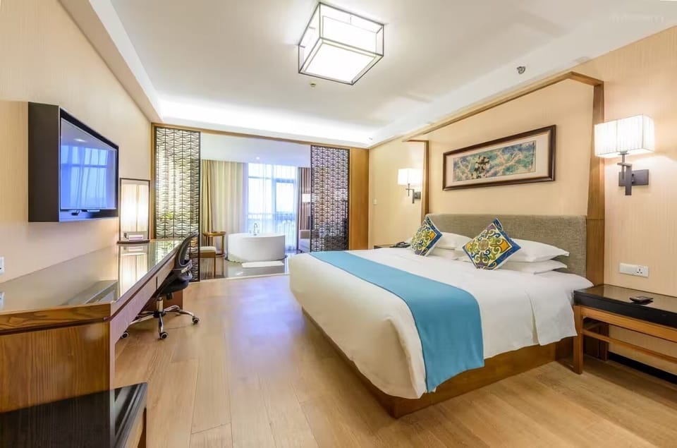 Romantic Room | Soundproofing, iron/ironing board, free WiFi, bed sheets