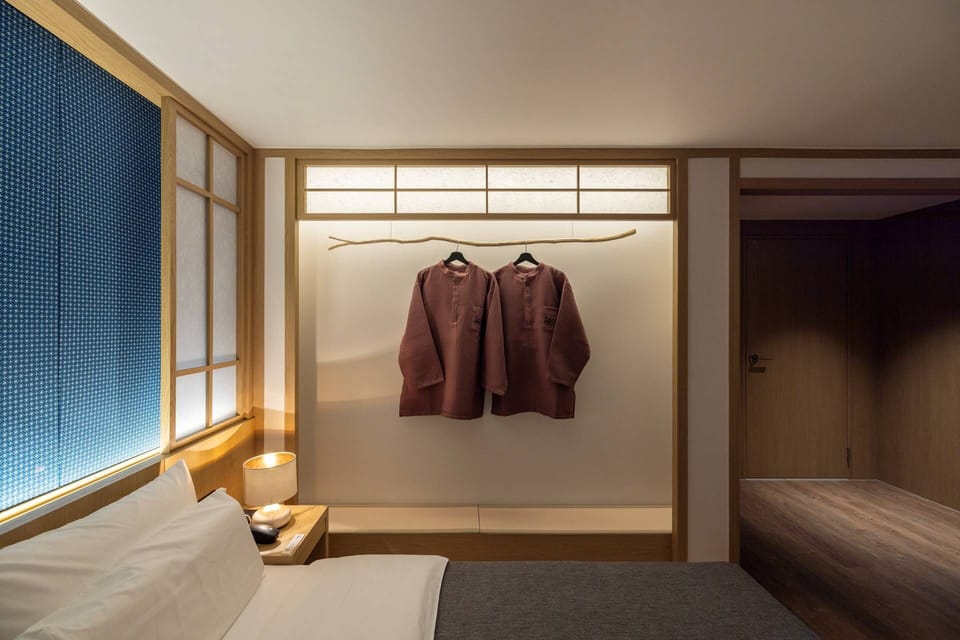 DELUXE (A) | Blackout drapes, soundproofing, free WiFi, bed sheets
