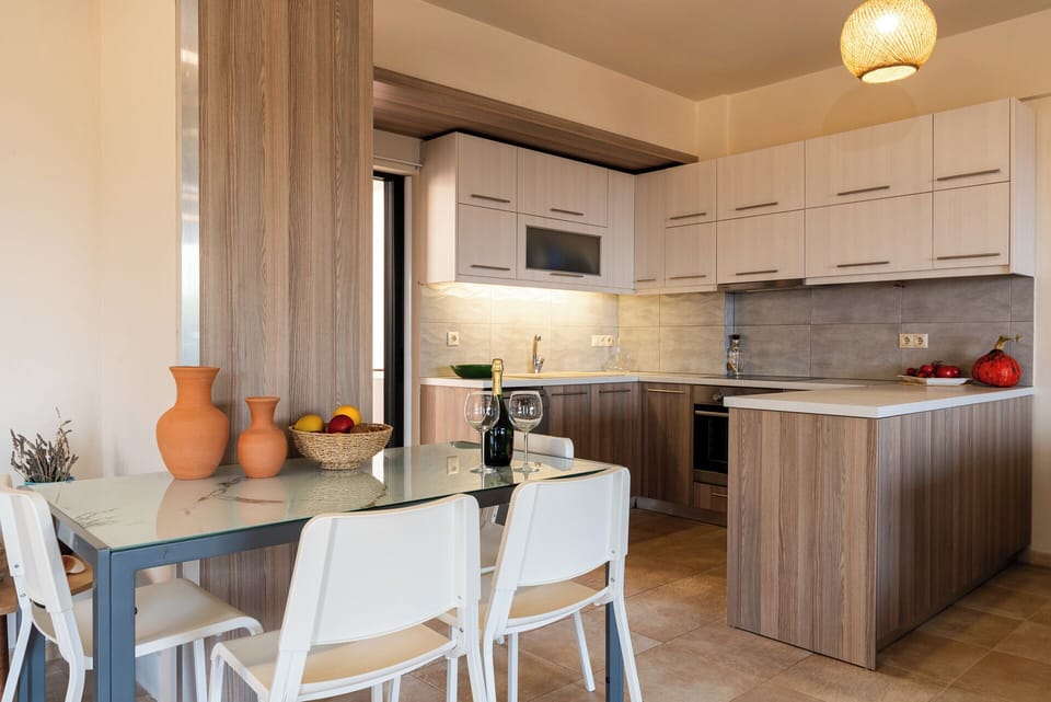 Superior Villa, Sea View | Private kitchen | Electric kettle, toaster